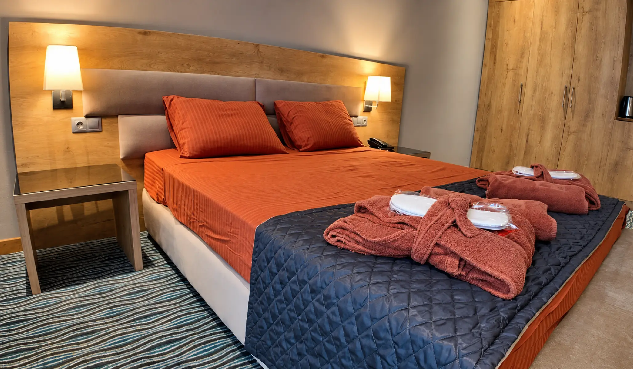 Deluxe Queen Room [1]